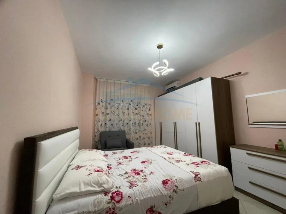 Durres, jepet me qera apartament 1+1+Ballkon Kati 2, 67 m² 450 € 