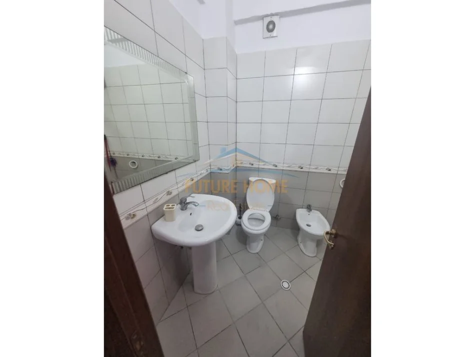Tirane, jepet me qera apartament 2+1 Kati 8, 100 m² 420 € 