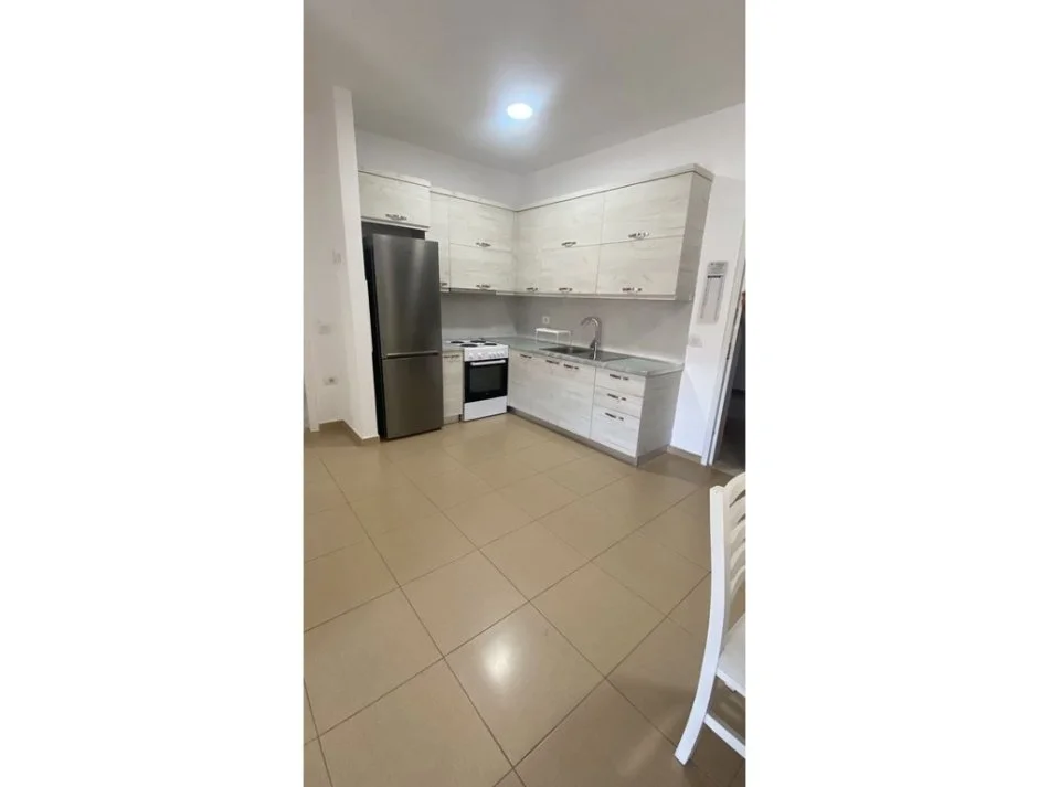 Tirane, jepet me qera apartament 1+1 Kati 2, 71 m² 590 € 