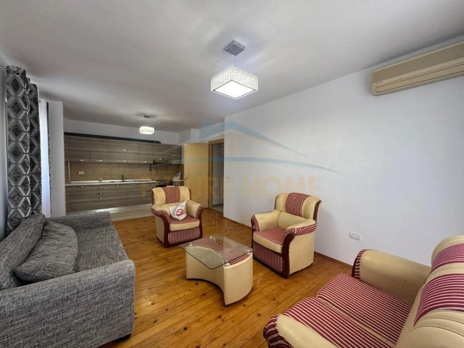 Tirane, jepet me qera apartament 2+1+2 Kati 3, 106 m² 400 €