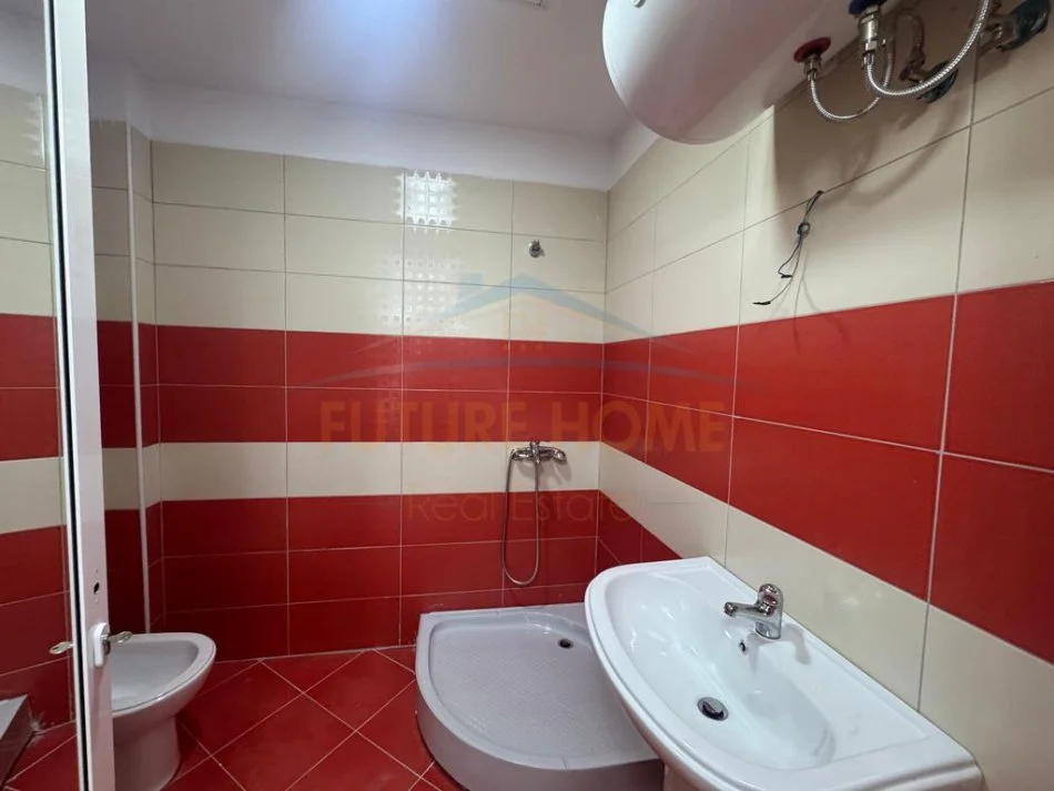 Tirane, jepet me qera apartament 2+1 Kati 3, 400 € 