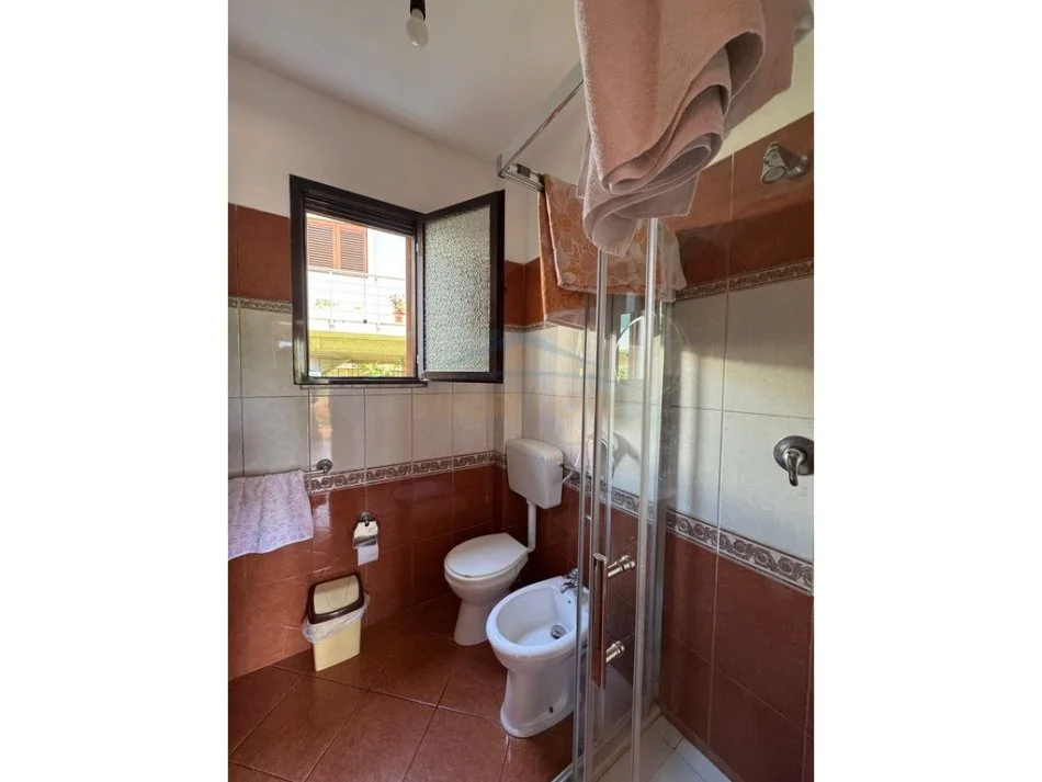 Durres, jepet me qera apartament 2+1 Kati 0, 208 m² 350 € (Plepa)