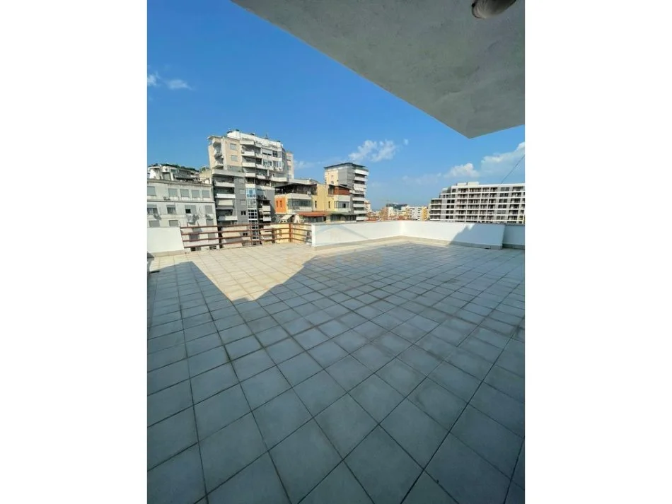 Tirane, shitet apartament 3+1+Ballkon Kati 5, 224 m² 235.000 € (Shkolla Partizani)