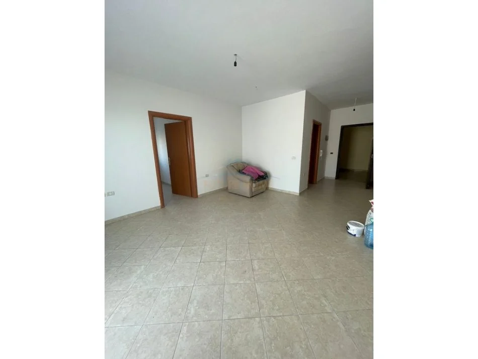 Tirane, shitet apartament 3+1+Ballkon Kati 5, 224 m² 235.000 € (Shkolla Partizani)