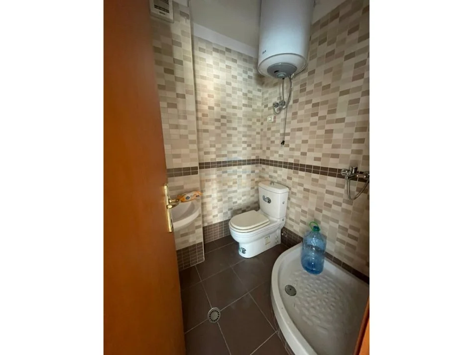 Tirane, shitet apartament 3+1+Ballkon Kati 5, 224 m² 235.000 € (Shkolla Partizani)