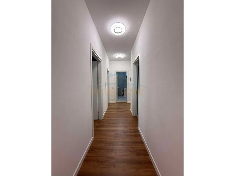 Tirane, jepet me qera apartament 2+1 Kati 5, 105 m² 700 € (KOMPLEKSI OASIS)  UNA55313