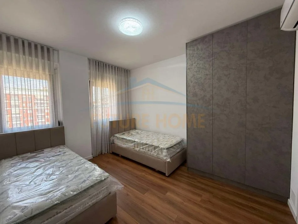 Tirane, jepet me qera apartament 2+1 Kati 5, 105 m² 700 € (UNAZA E RE)