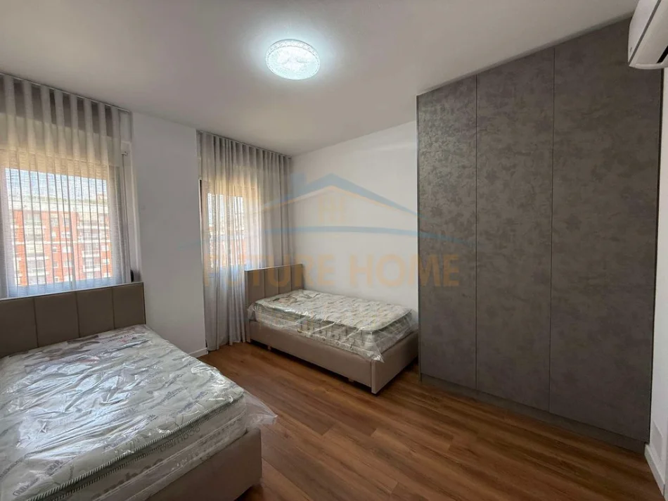 Tirane, jepet me qera apartament 2+1 Kati 5, 105 m² 750 € 