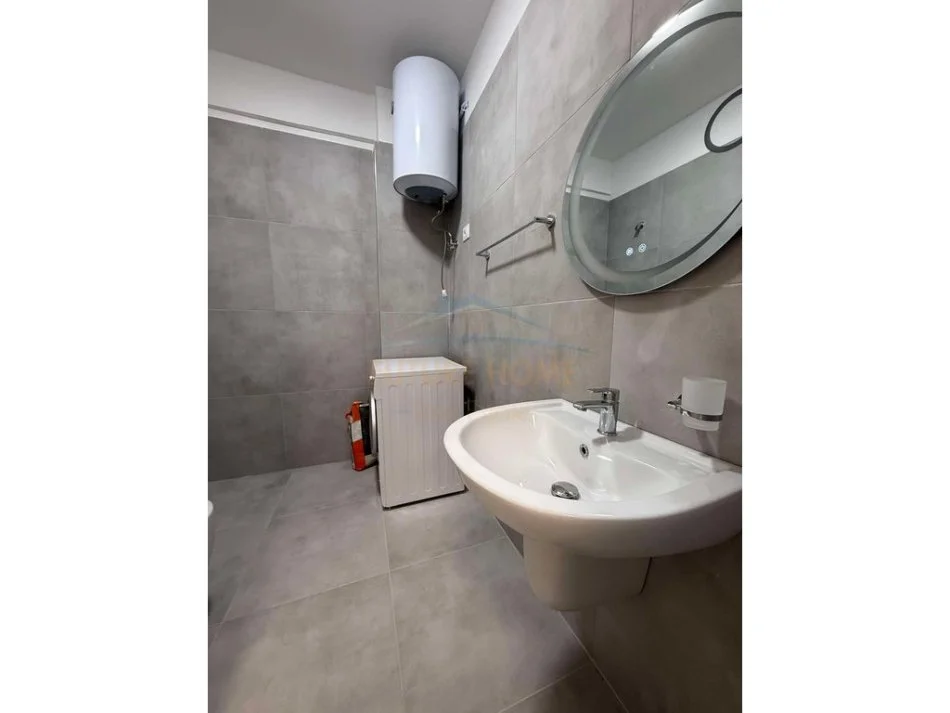 Tirane, jepet me qera apartament 2+1 Kati 5, 105 m² 700 € (KOMPLEKSI OASSIS)   UNA55313