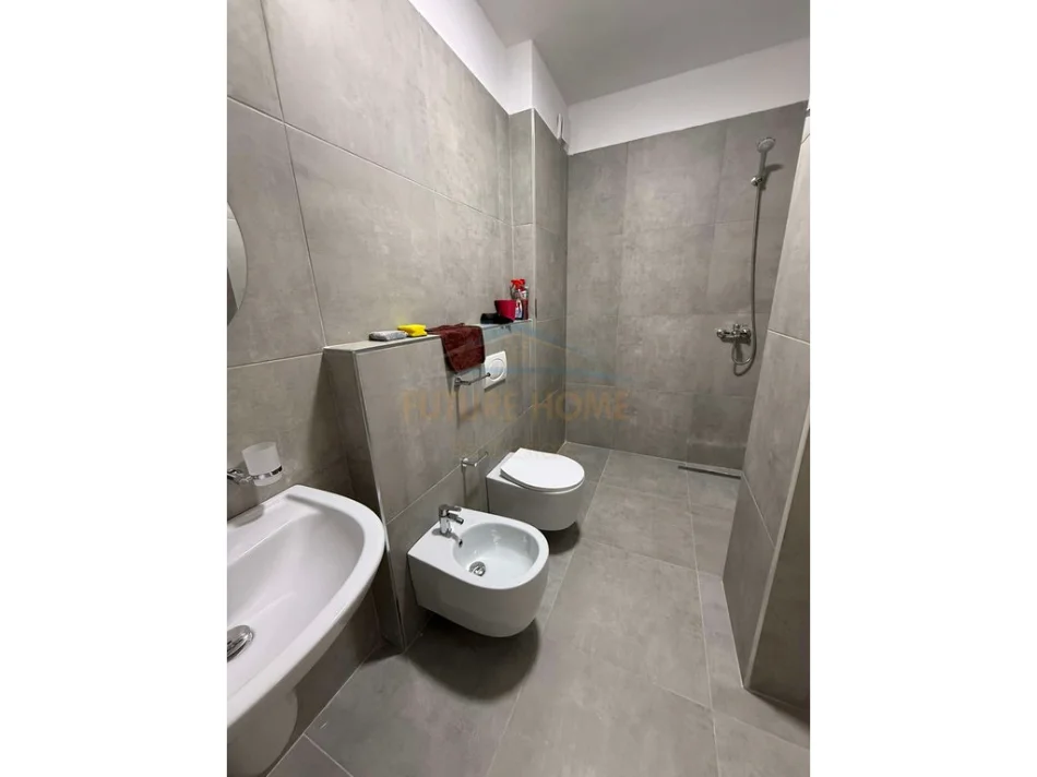 Tirane, jepet me qera apartament 2+1 Kati 5, 105 m² 750 € 