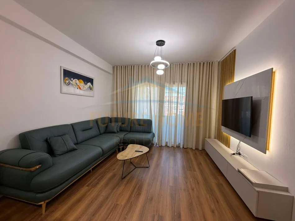 Tirane, jepet me qera apartament 2+1 Kati 5, 105 m² 750 € 