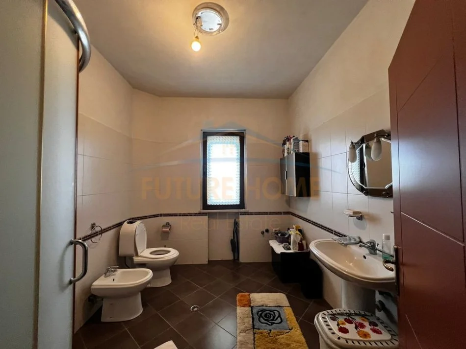 Durres, shitet shtepi 3+1 , 341 m² 300.000 € 