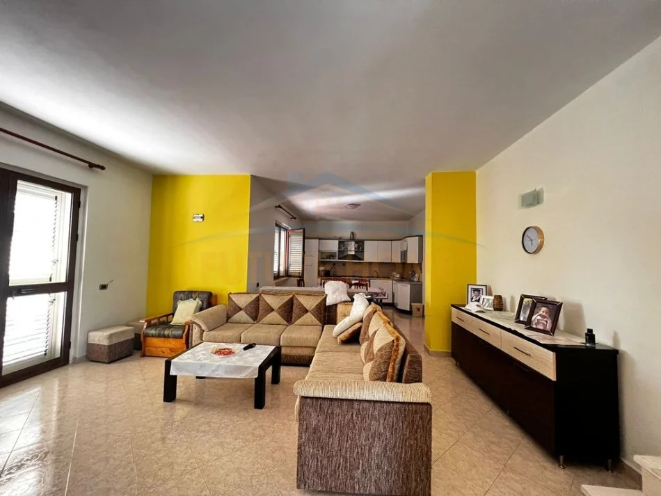 Durres, shitet shtepi 3+1 , 341 m² 300.000 € 