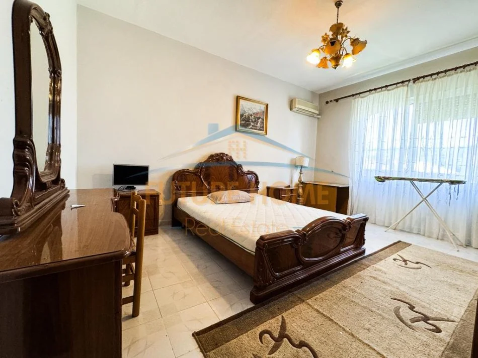 Tirane, jepet me qera apartament 2+1 Kati 4, 100 m² 600 € 