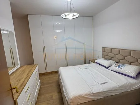 Tirane, jepet me qera apartament 2+1 Kati 6, 116 m² 800 € 
