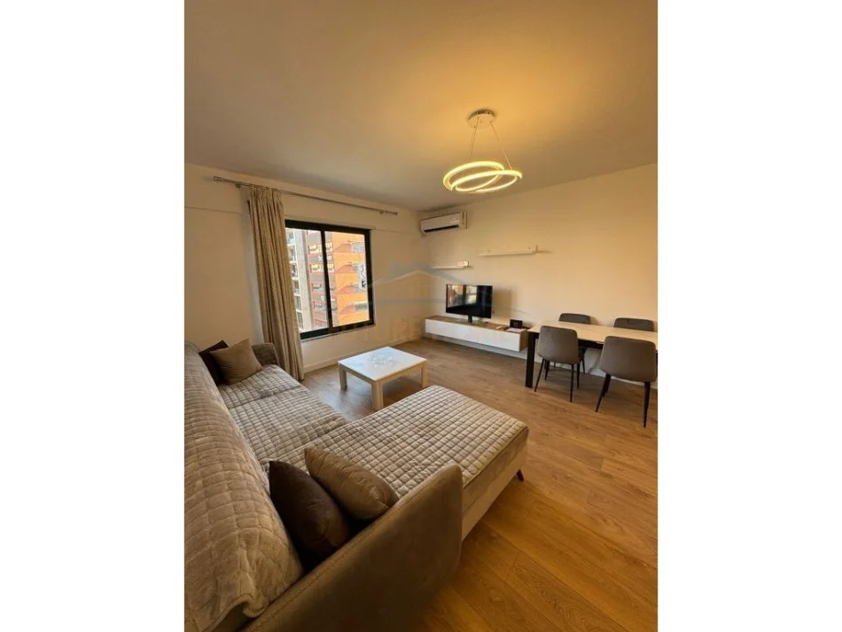 Tirane, jepet me qera apartament 2+1+2+Ballkon , 116 m² 800 € (Kompleksi Delijorgji)