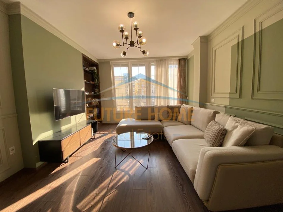 Tirane, jepet me qera apartament 2+1+Ballkon Kati 5, 110 m² 1.100 € (Myslym Shyri)