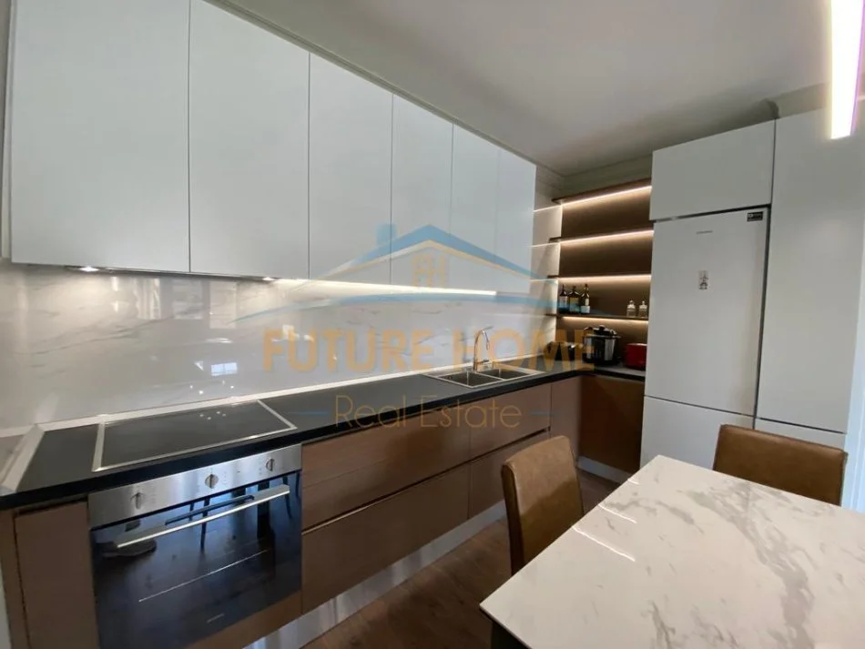 Tirane, jepet me qera apartament 2+1 Kati 5, 110 m² 1.100 € (Myslym Shyri)