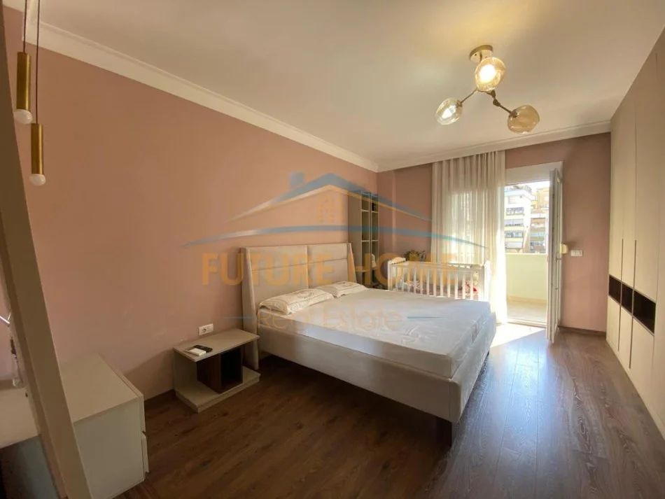 Tirane, jepet me qera apartament 2+1 Kati 5, 110 m² 1.100 € (Myslym Shyri)