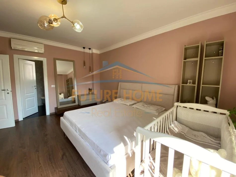 Tirane, jepet me qera apartament 2+1 Kati 5, 110 m² 1.100 € (Myslym Shyri)