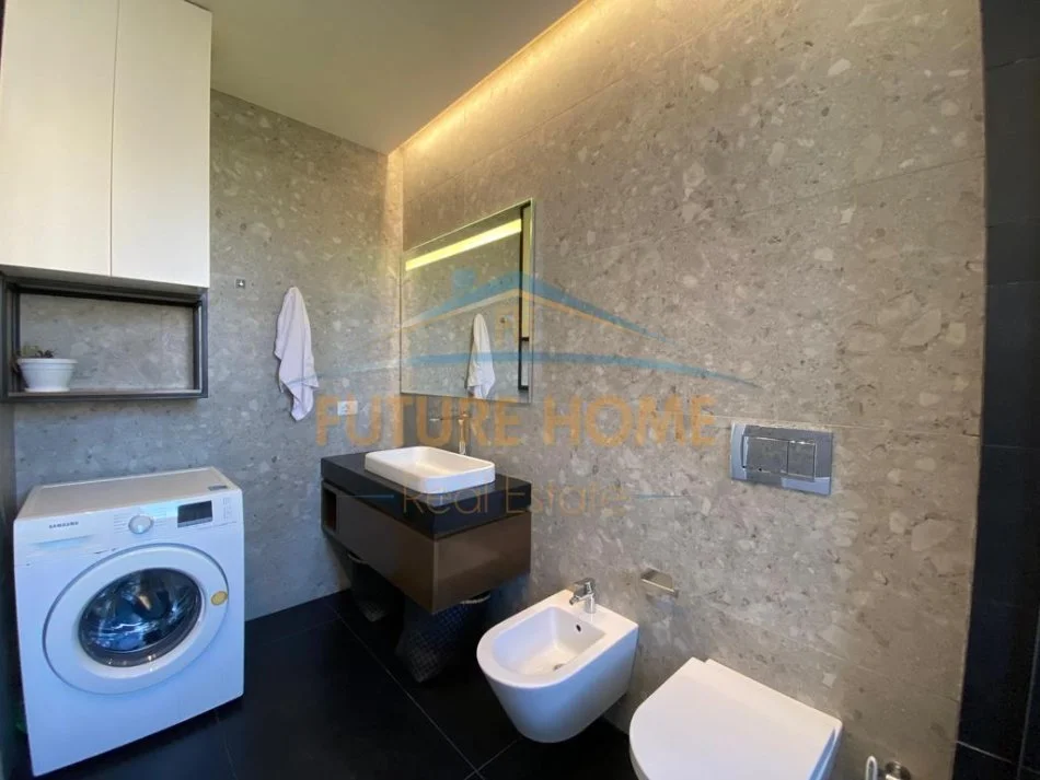 Tirane, jepet me qera apartament 2+1 Kati 5, 110 m² 1.100 € (Myslym Shyri)