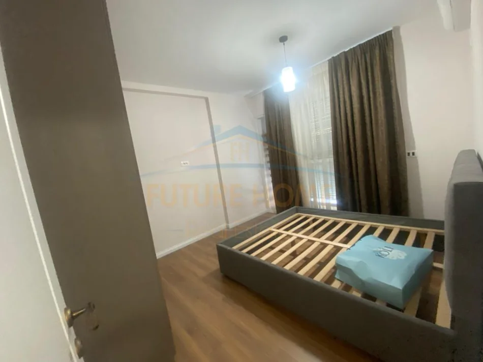 Tirane, jepet me qera apartament 2+1 Kati 2, 67 m² 700 € (Barrikada)