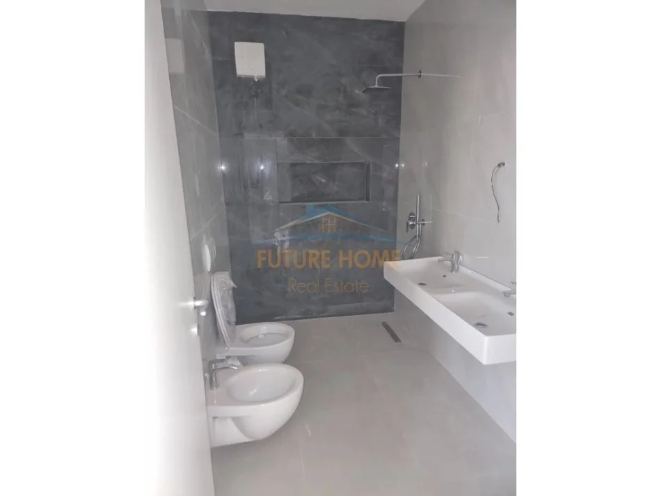 Tirane, jepet me qera apartament 2+1+Aneks+Ballkon Kati 5, 83 m² 1.300 € (RRUGA ALI BEGEJA)