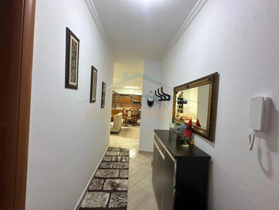 Tirane, shitet apartament 2+1 Kati 8, 107 m² 236.500 € (Stacioni i Trenit)