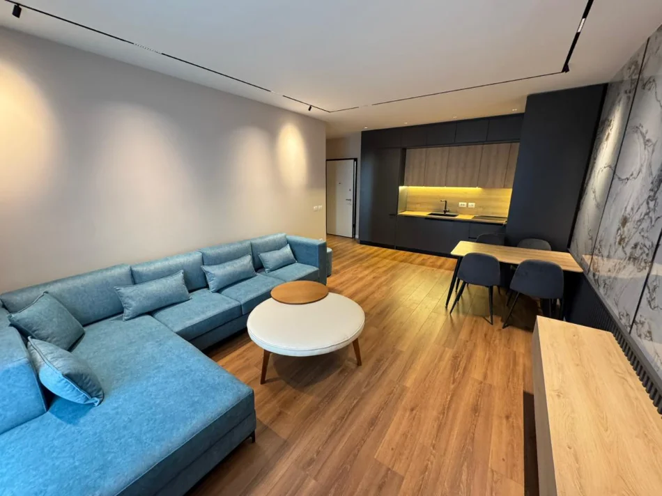 Tirane, jepet me qera apartament 1+1 Kati 7,