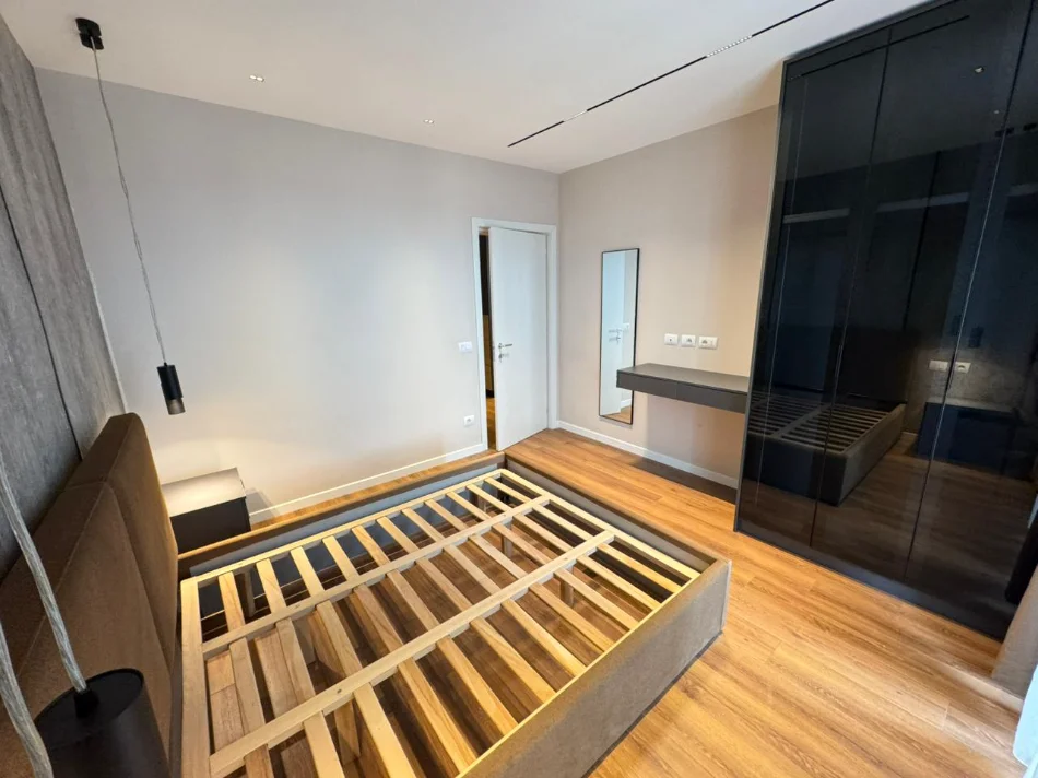 Tirane, jepet me qera apartament 1+1 Kati 7,