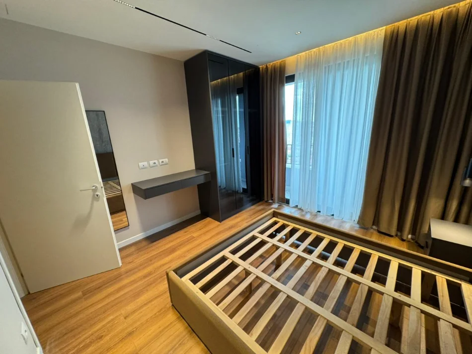 Tirane, jepet me qera apartament 1+1 Kati 7,