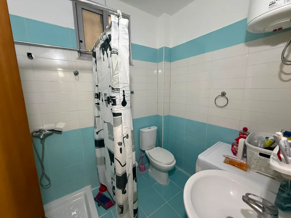 Tirane, jepet me qera apartament 2+1+Ballkon Kati 3, 110 m² 500 € (rruga pavarsia)