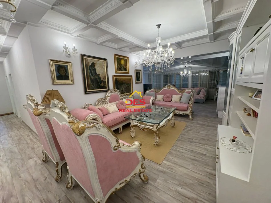 Vlore, shitet apartament+verande | Penthouse 2+1+Ballkon Kati 2, 155 m² 180.000 € (Rruga Sadik Zotaj)