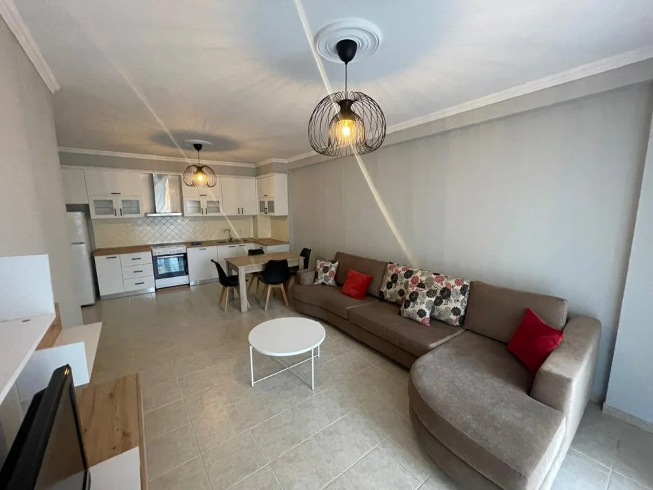 Tirane, jepet me qera apartament 2+1+Ballkon Kati 3, 90 m² 700 € (Komuna e Parisit)