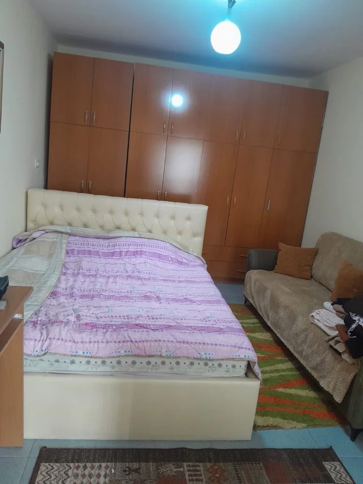 Tirane, jepet me qera apartament 1+1+Aneks Kati 1, 65 m² 300 € (Kongresi i Manastirit)