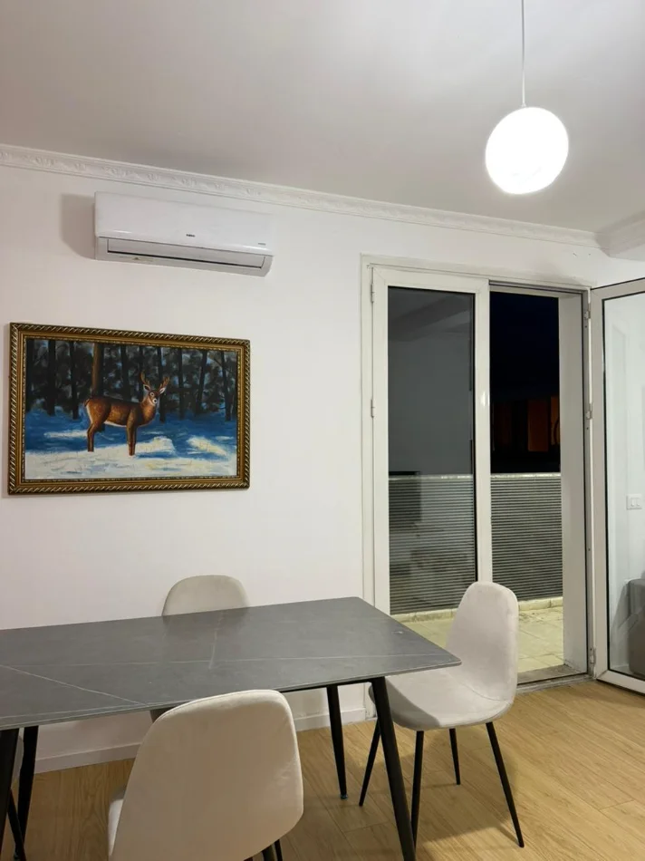 Tirane, jepet me qera apartament 1+1 Kati 8, 70 m² 450 € (Astir)