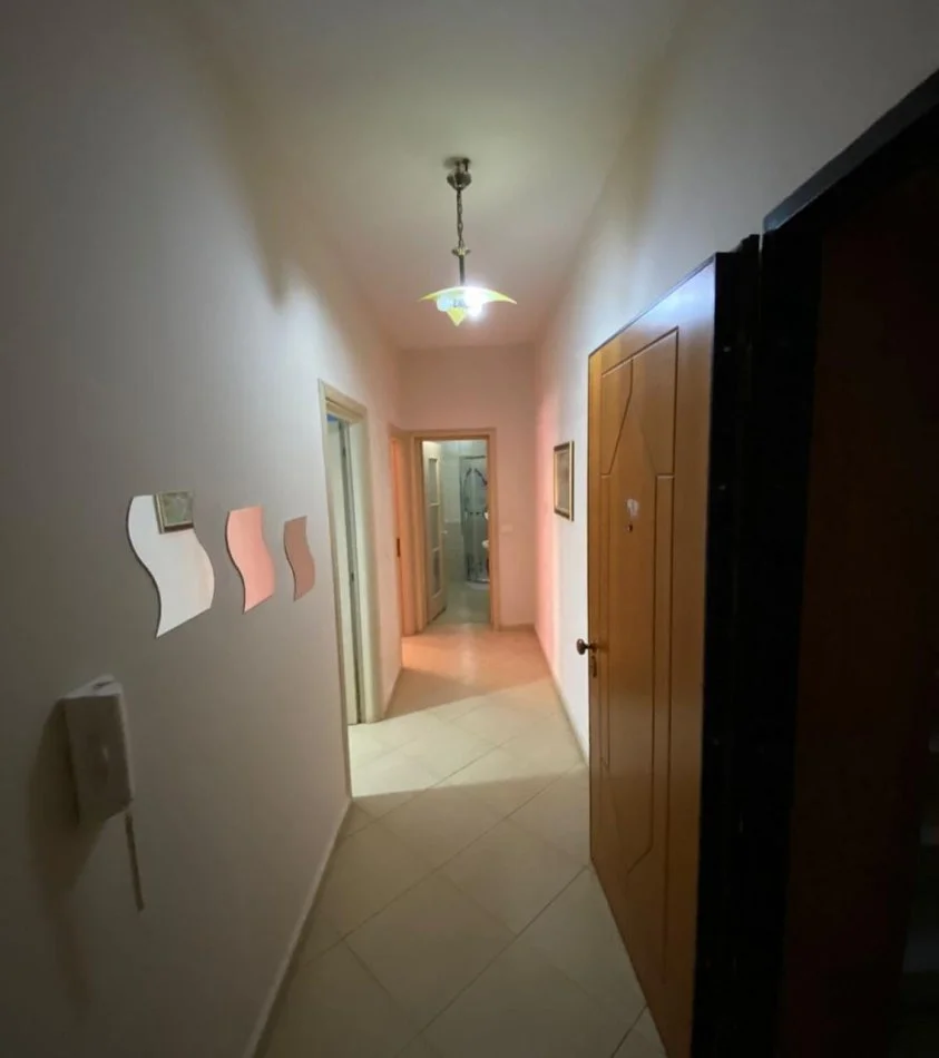 Vlore, jepet me qera apartament 2+1+Ballkon Kati 7, 101 m² 450 € (Conad)