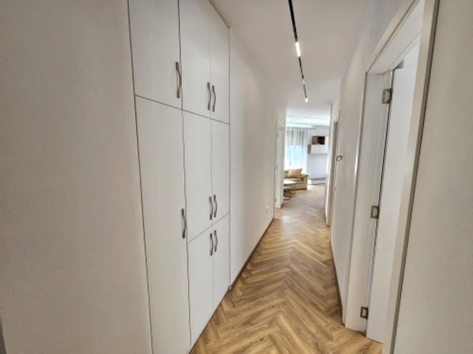 Tirane, jepet me qera apartament 2+1 , 90 m² 1.100 € (Liqeni i Thate)