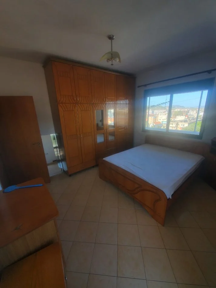 Tirane, jepet me qera apartament 2+1+Ballkon Kati 6, 80 m² 300 € (KOMBINAT)