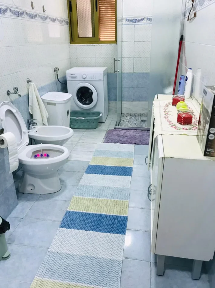Tirane, jepet me qera apartament 2+1+Ballkon , 75 m² 700 € (Rruga Bardhok Biba)