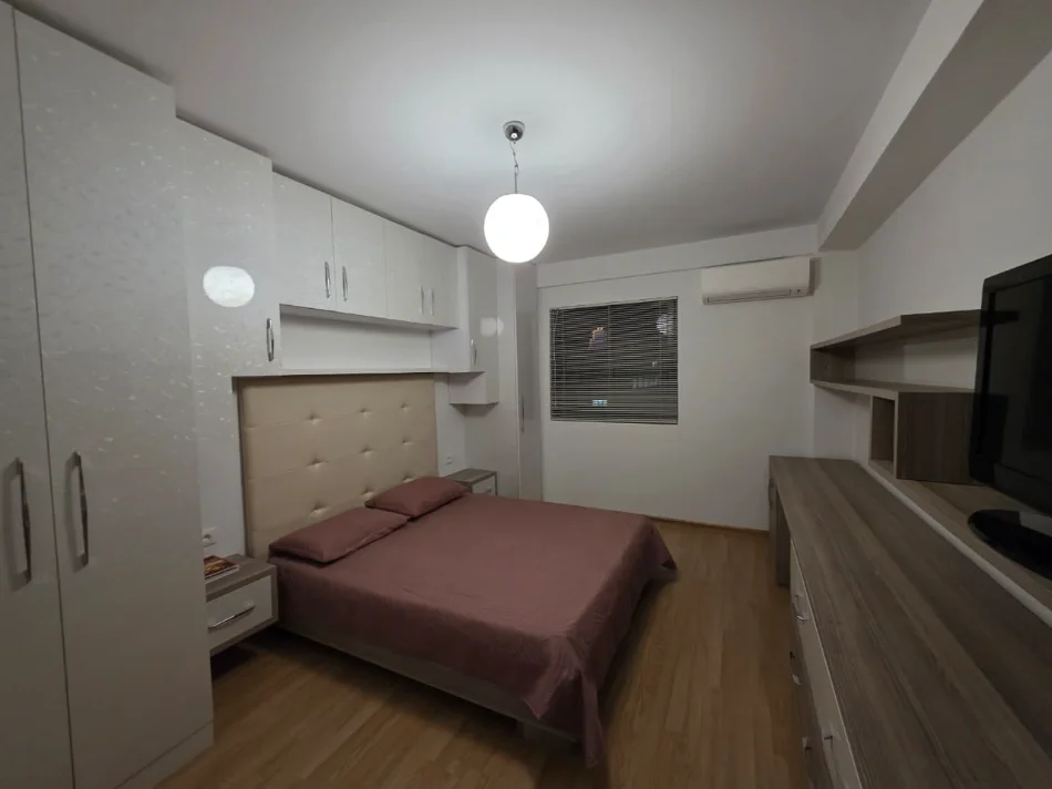 Tirane, jepet me qera apartament 4+1+Ballkon Kati 3, 120 m² 1.500 € (MINE PEZA)