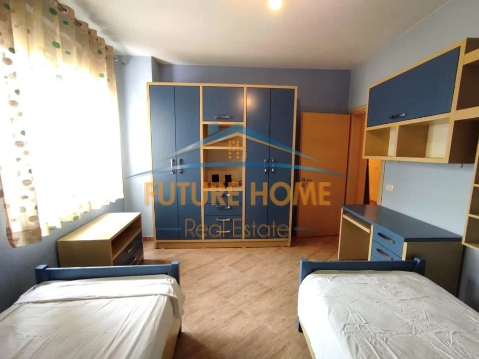 Tirane, jepet me qera apartament 2+1+Aneks+Ballkon Kati 3, 110 m² 650 € (RRUGA LIMAN KABA)