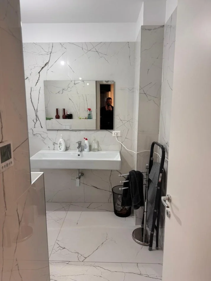 Tirane, jepet me qera , 160 m² 1.800 € prane qendres