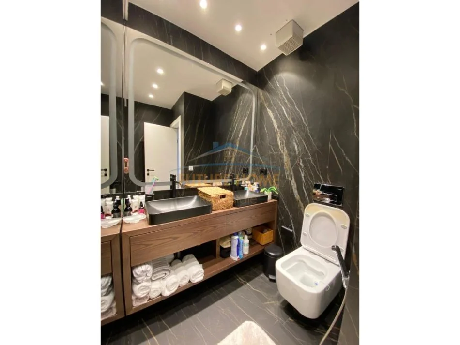 Tirane, jepet me qera apartament 2+1 Kati 4, 119 m² 2.000 € (Myslym Shyri)