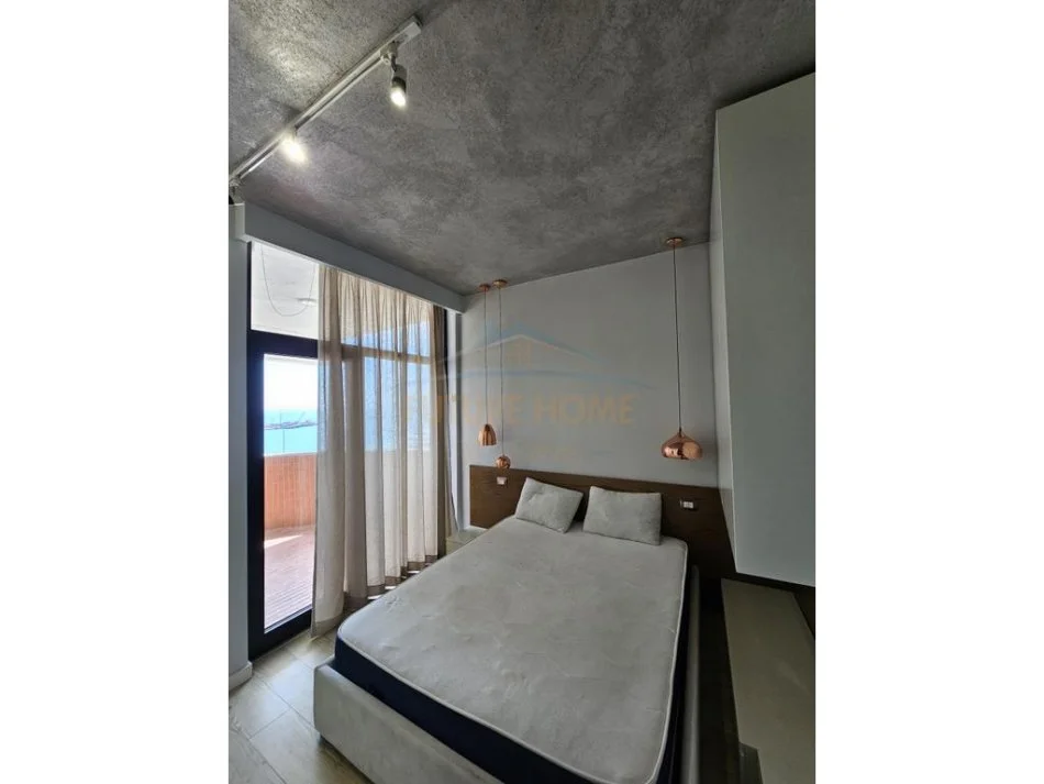 Durres, jepet me qera apartament 2+1+Ballkon Kati 11, 100 m² 750 € (Rruga Portit , Durres)