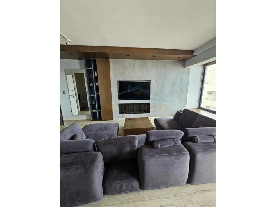 Durres, jepet me qera apartament 2+1+Ballkon Kati 11, 100 m² 750 € (Rruga Portit , Durres)