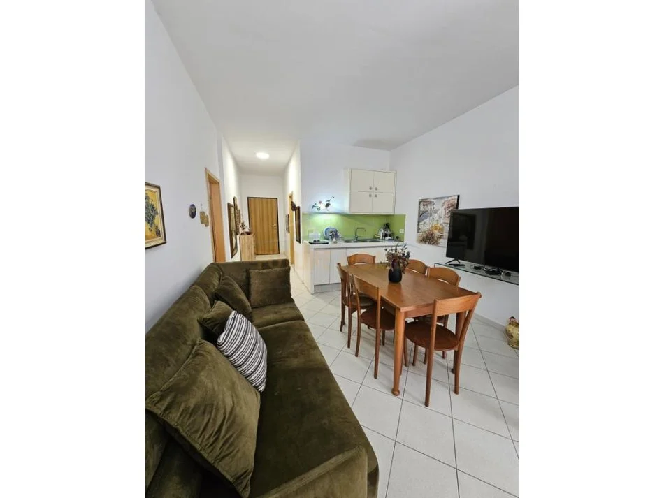 Durres, jepet me qera apartament 1+1+Ballkon Kati 4, 60 m² 350 € (Shkembi Kavajes, Durres)