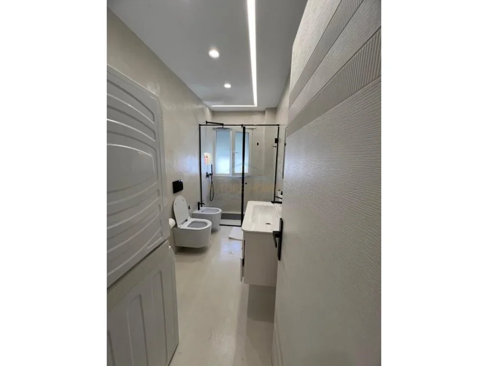 Tirane, shitet apartament 1+1+Ballkon Kati 1, 63 m² 175.000 € (Rruga e Bogdaneve)