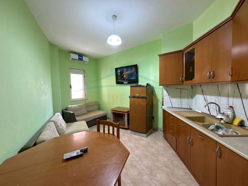 Durres, jepet me qera apartament 1+1+Aneks+Ballkon Kati 3, 53 m² 300 € (Plazh Iliria)