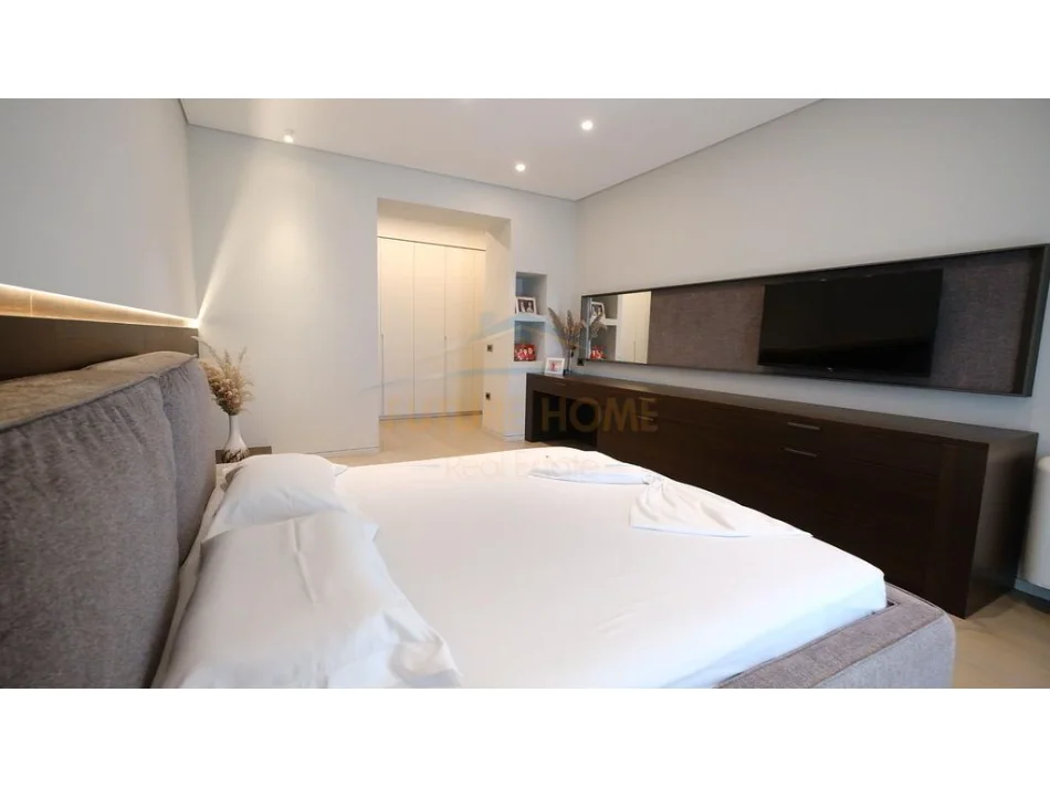 Tirane, shitet apartament duplex 3+1+Ballkon Kati 10, 356 m² (Kompleksi Square 21, Rruga e Kavajës, Tiranë)